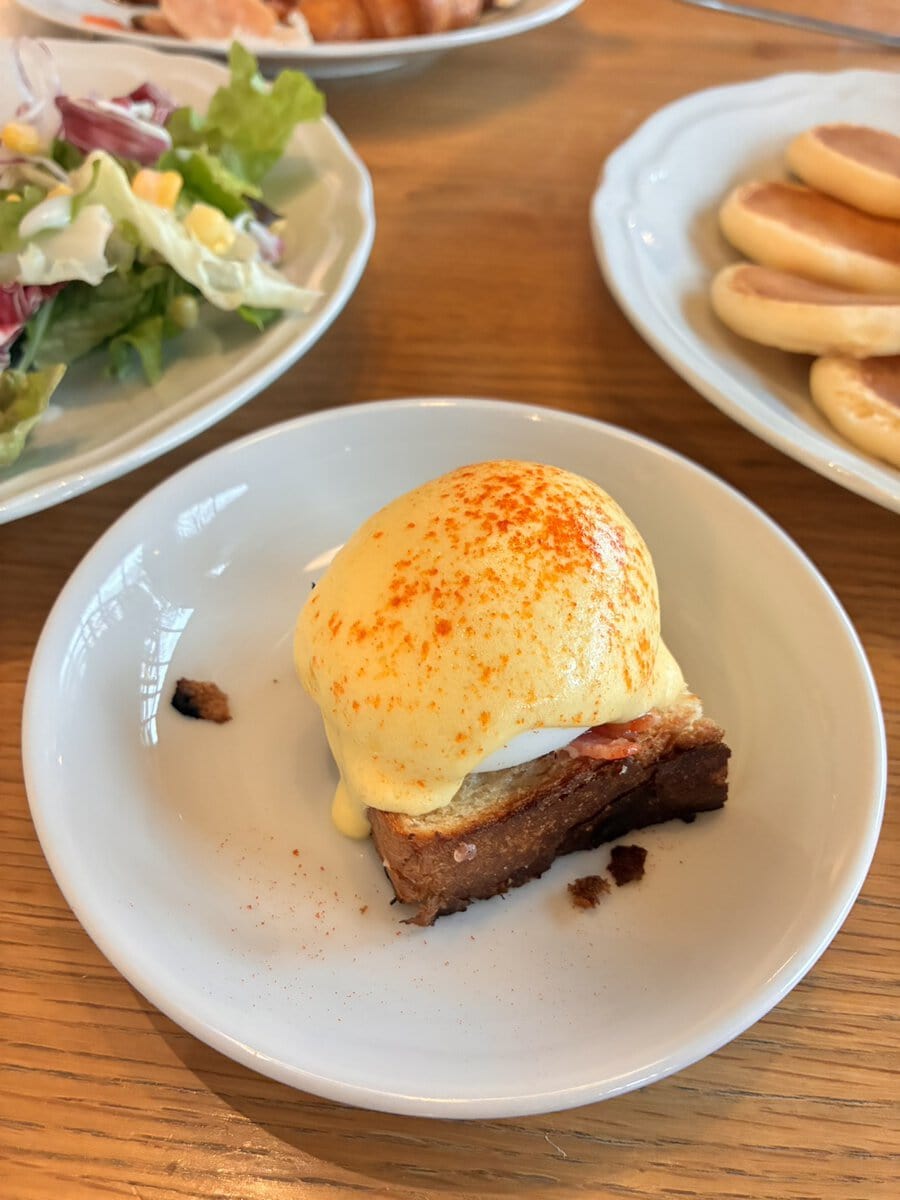 エッグベネディクトは必食