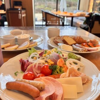 サラダバーも充実