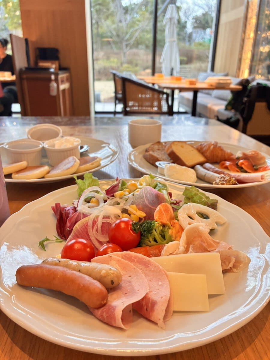 サラダバーも充実