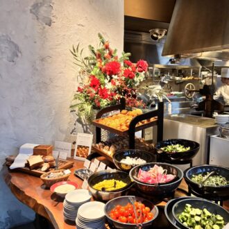 サラダバーなど