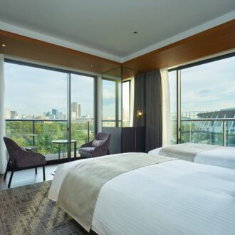 2面の窓が開放的なデラックスツイン