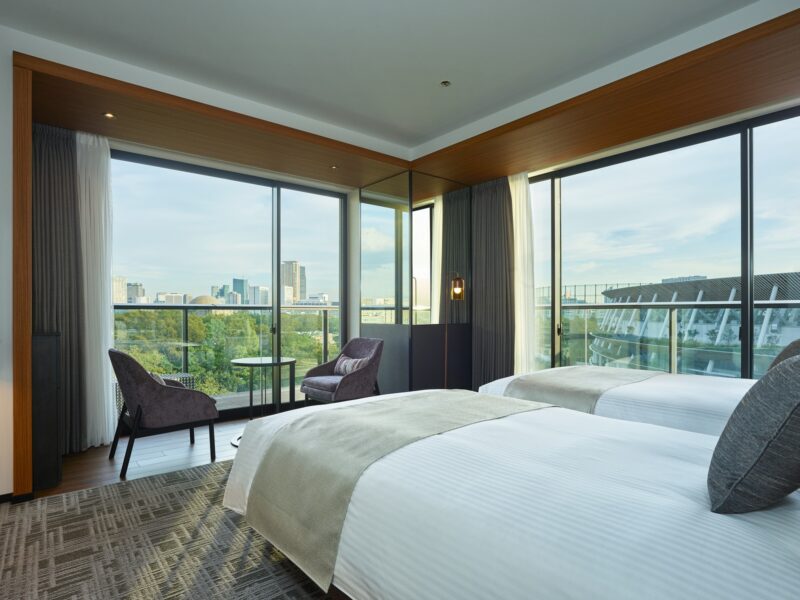 2面の窓が開放的なデラックスツイン