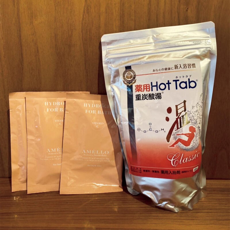 左:AMELLO HYDROGEN FOR BATH(スタジオボディデザイン) 右:薬用ホットタブ重炭酸湯Classic(ホットタブ) 「筋肉疲労を緩和する水素浴(左)と芯から温まる重炭酸浴(右)」