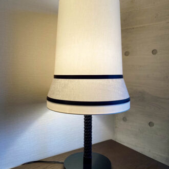 オードリー テーブルランプ（コンタルディ）「オードリー・ヘプバーンの帽子をモチーフにしたテーブルライトと聞いて即買い！ 間接照明好きで、家には使っていない間接照明がたくさんあるんです」