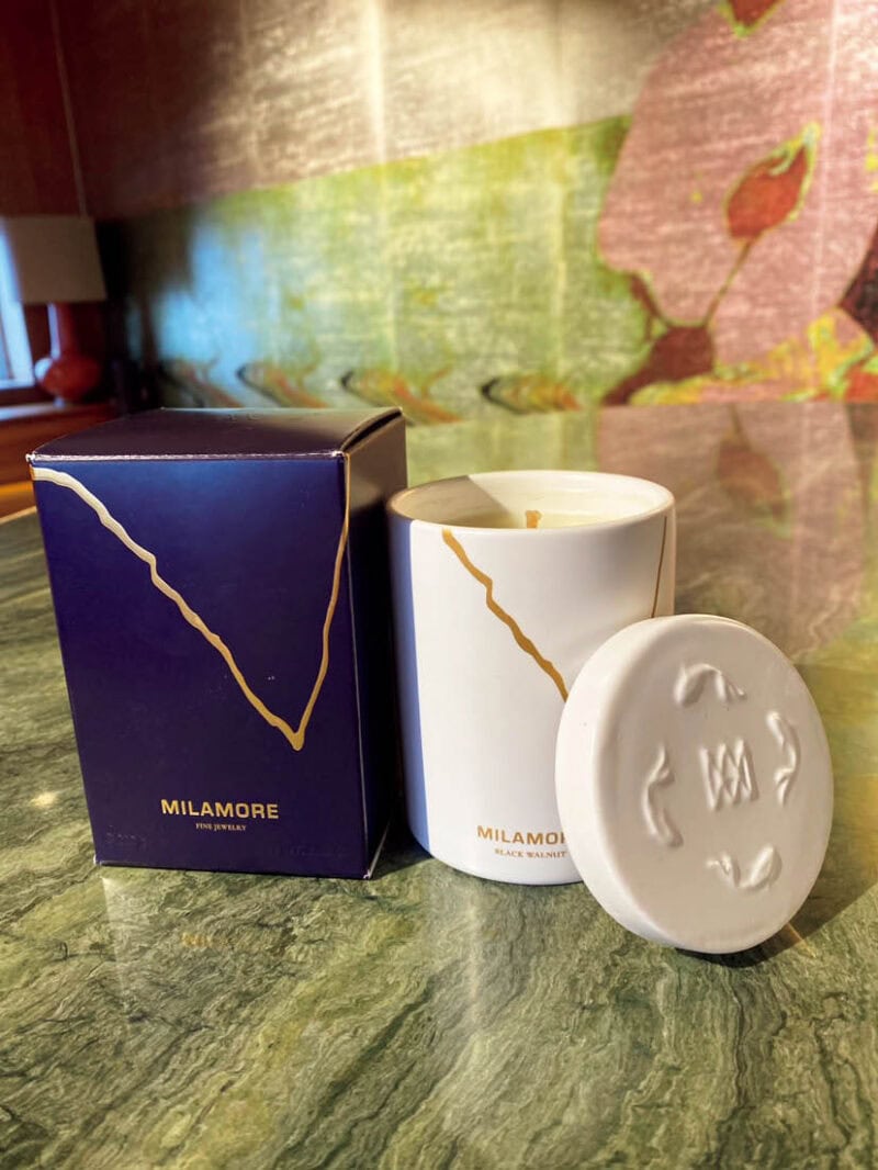 「ジュエリーブランドのMILAMOREのキャンドルはいただきもので、これはサンパギータ(アラビアジャスミン)の香りです。ちょっとクセのある香りですが、大人っぽくてたまらなく好き」