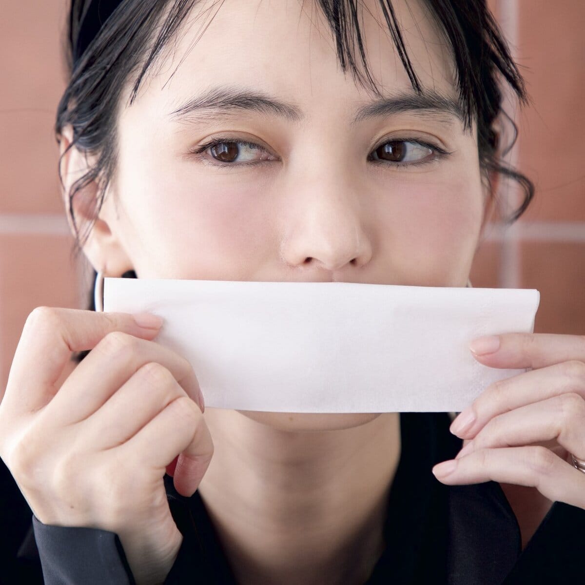 POINT2．ティッシュオフでリップの色づき確保