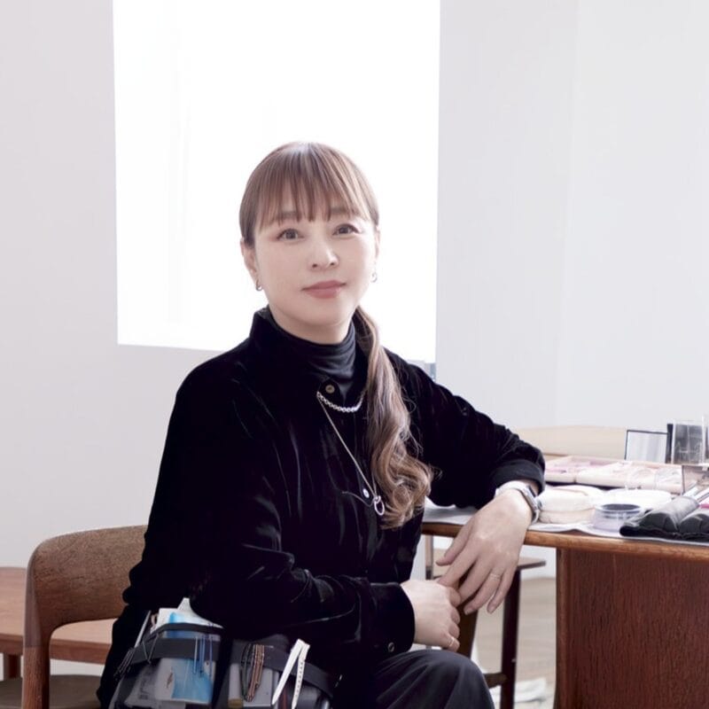 中野明海さん ヘア&メイクアップアーティスト。幅広い知識と豊かな経験で、俳優、アーティストから支持される。その優れた才能をいかし、化粧品や美容ツールの開発・監修なども手がける。