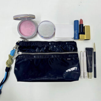 【40代冬ポーチ】保湿ケアもトレンドも！ アルビオン PR 大西沙奈美さんのポーチの中身を公開！