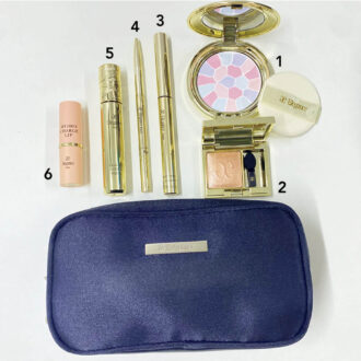 1.超ロングセラーのフェイスパウダー。ひと塗りで透明感と明るさが復活。2.ベージュゴールドのラメで目もとにきらめき。3.印象付けたい打ち合わせの時に必須のマスカラ。4.どんなシーンでも“きちんと見える眉”をつくってくれる。5.華やかな表情のピンクベージュリップ。6.スティック状の唇美容液。