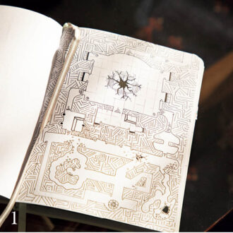 1.細い線をびっしり書き込んだダンジョンマップのような迷路と幾何学柄。　