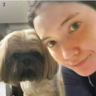 2.市川さんとスクービーさんのツーショット。「ずんぐりむっくりした顔と人懐っこい感じが大好き」