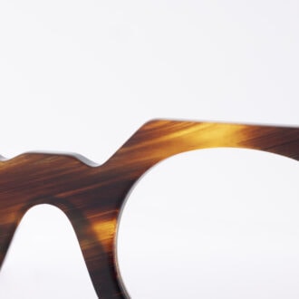 ”ラ ディグー254”6万4900円（ジャック デュラン／fRAMEディストリビューション）　表面はマット加工で肌になじみやすい