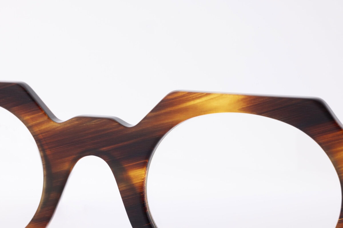 ”ラ ディグー254”6万4900円（ジャック デュラン／fRAMEディストリビューション）　表面はマット加工で肌になじみやすい