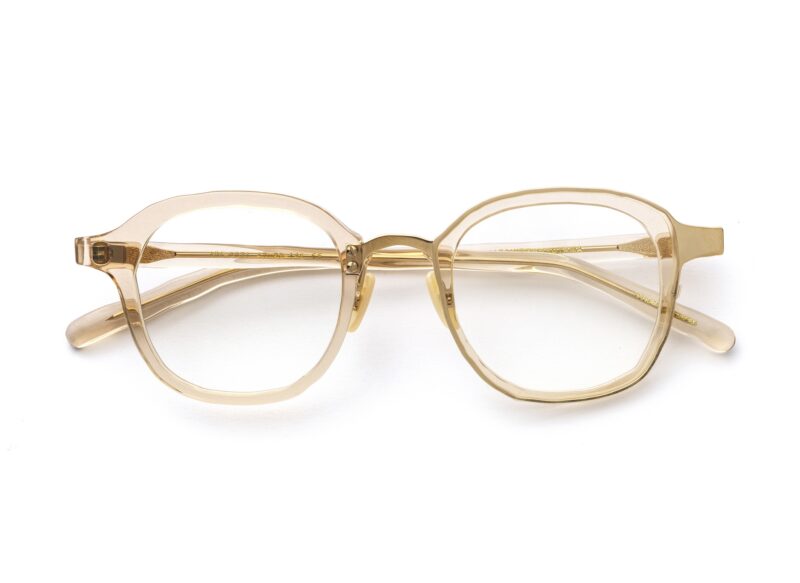 華やぎ肌映え眼鏡