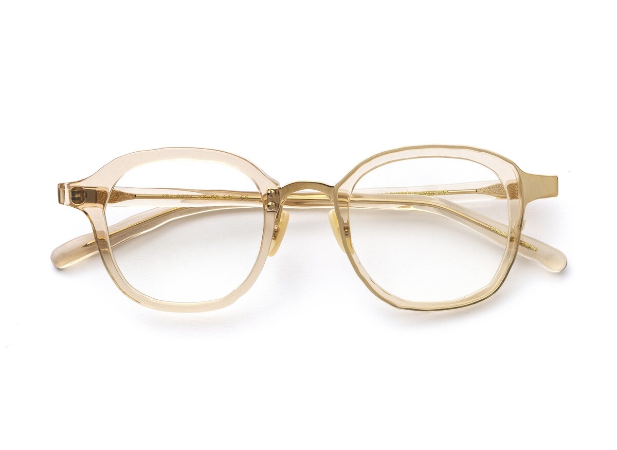 華やぎ肌映え眼鏡　