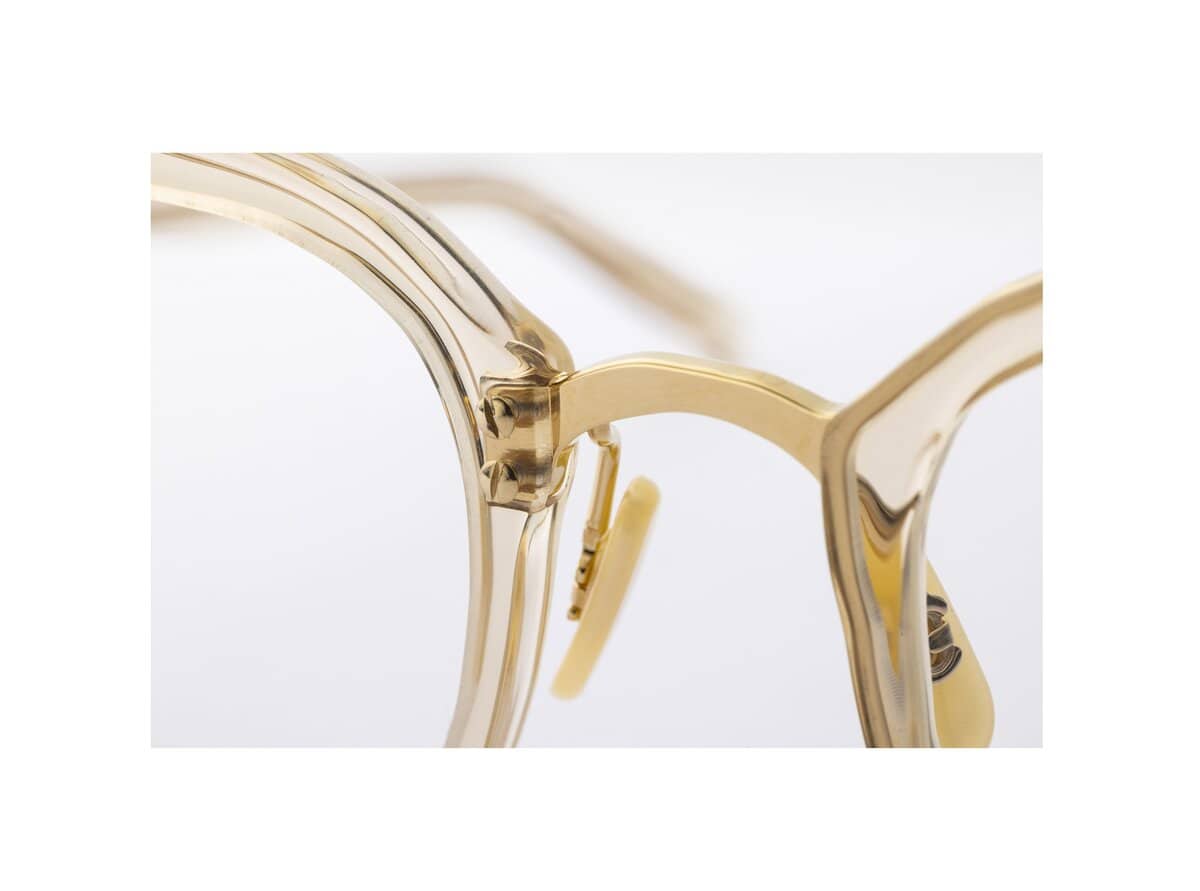 ジュエリーのような品のいいゴールドのパーツが華やか