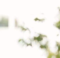 “ピンクワンピの上からスカーフを巻いてアレンジ”