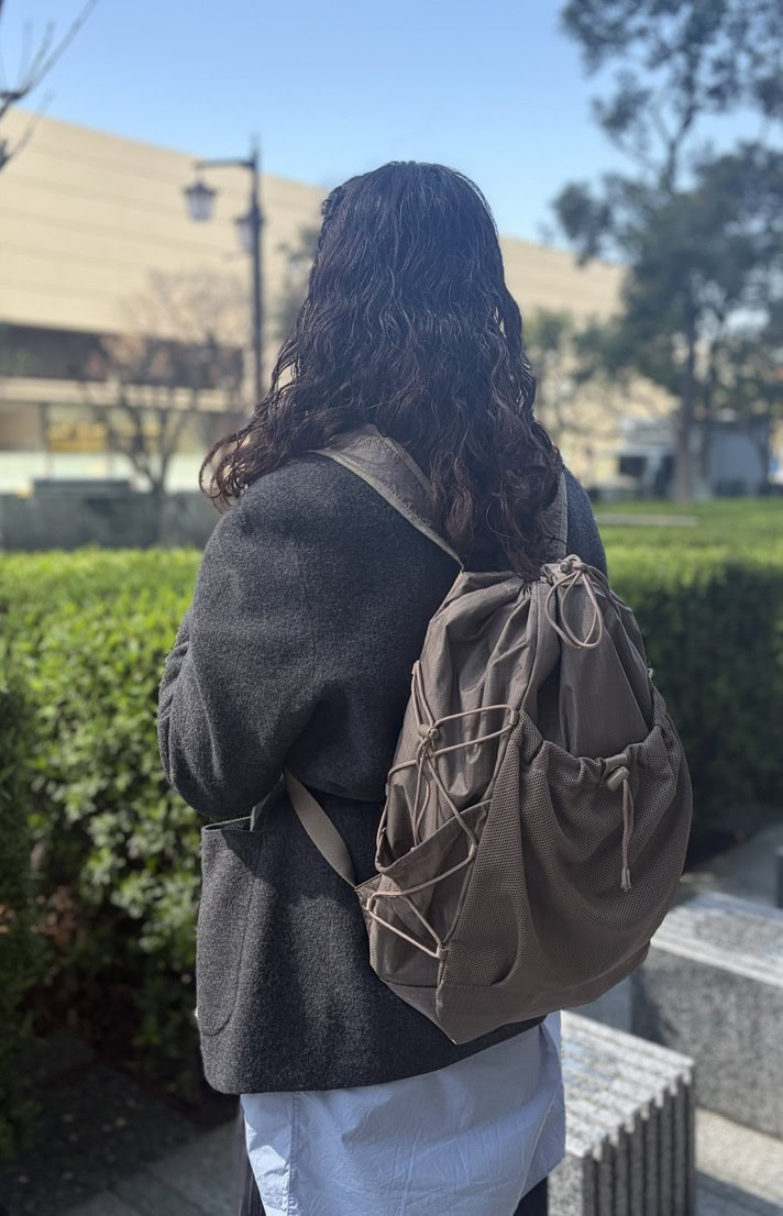 サイズはタテ48×ヨコ27×マチ18㎝。大きすぎず小さすぎないサイズ感も絶妙なんです！