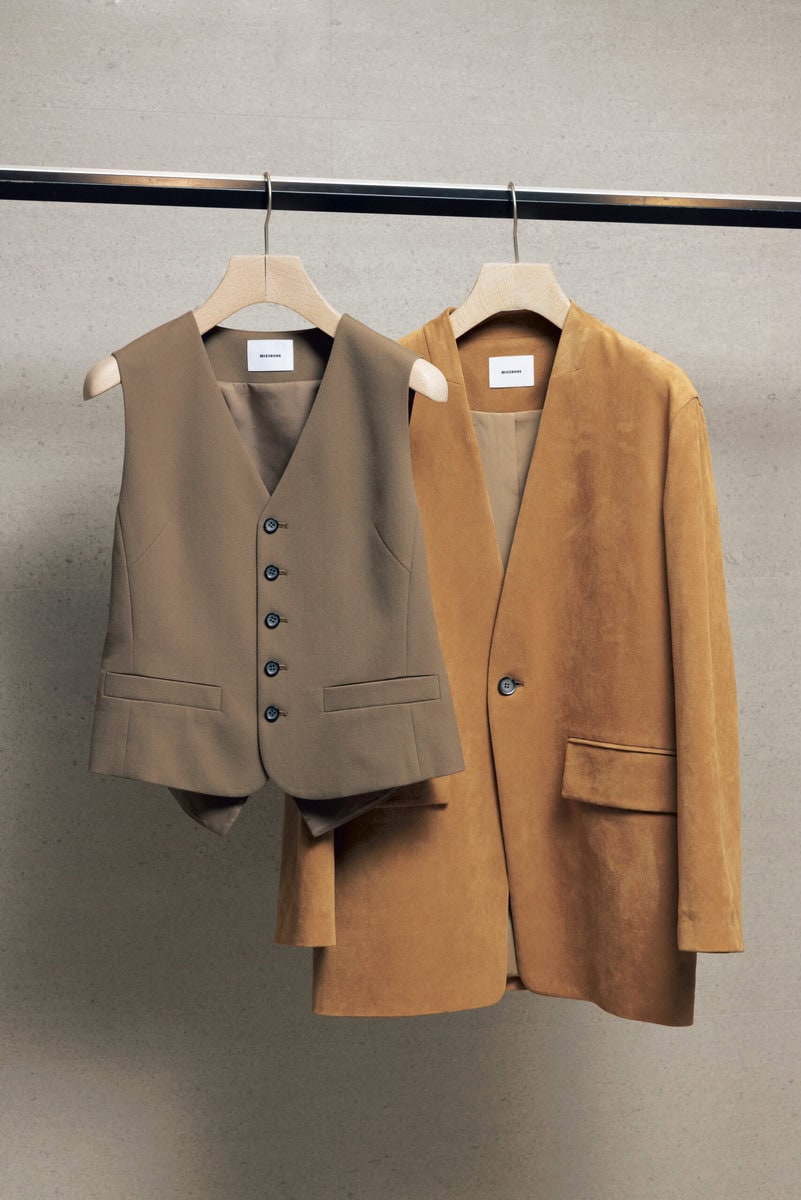 「今季はベージュに注目。ミースロエのスエード調ジャケットとベストは、まさに気分。ベストはスリーピースで着たいです」