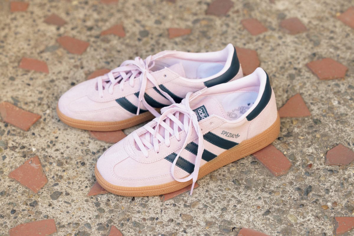 「アディダスのスニーカーは、パステルピンクと深いグリーンの配色にときめきました。意外と合わせやすいです」