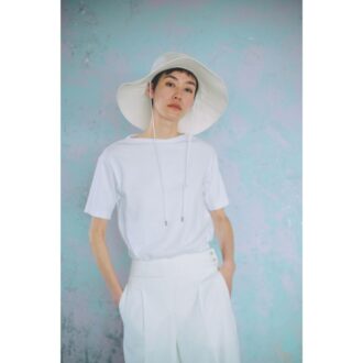 【40代ファッション】清潔感と洗練度でシンプルに洒落る「オールドイングランド」のホワイトコーデ