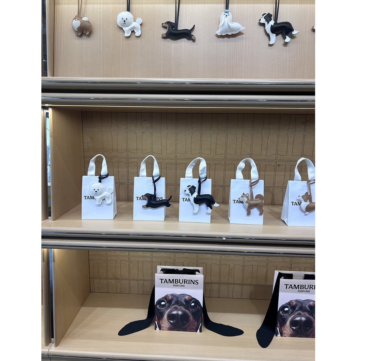 ¥8,000以上では動物モチーフのバッグチャーム