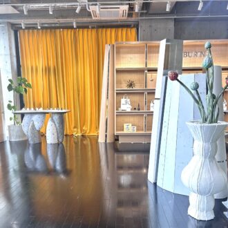 開放感のある広々とした空間。プレゼント需要を考慮してなのか、ラッピングもピカイチに可愛いものばかり。