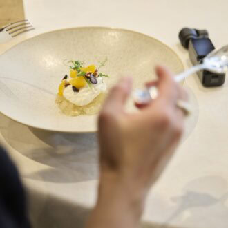 【Dessert】安らぎの一皿 カモミール香るムースと、はちみつのジュレを添えて