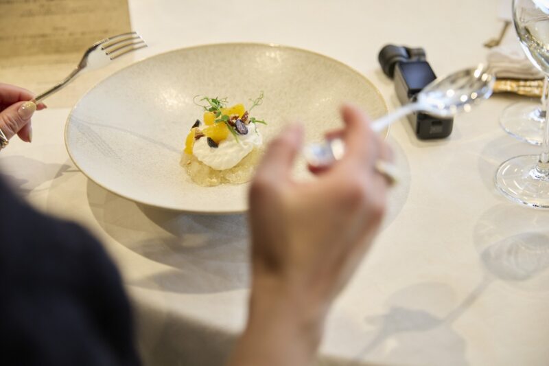 【Dessert】安らぎの一皿 カモミール香るムースと、はちみつのジュレを添えて