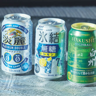 左から：淡麗プラチナダブル、氷結®無糖 レモン（ともにキリン）、プレミアムハイボール 白州（サントリー） 「地方のホテルではコンビニで買える缶が重宝しますね」