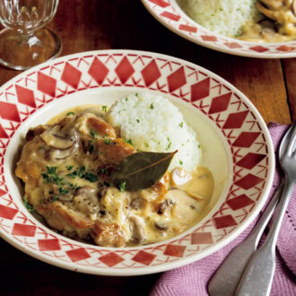 【10分でできる料理】40代の料理は時短料理に見えない味と見た目！小堀紀代美の「チキンフリカッセ」レシピ