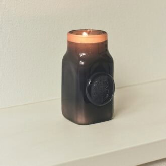 ボトルの色に惹かれて購入したキュリオノワールのキャンドル