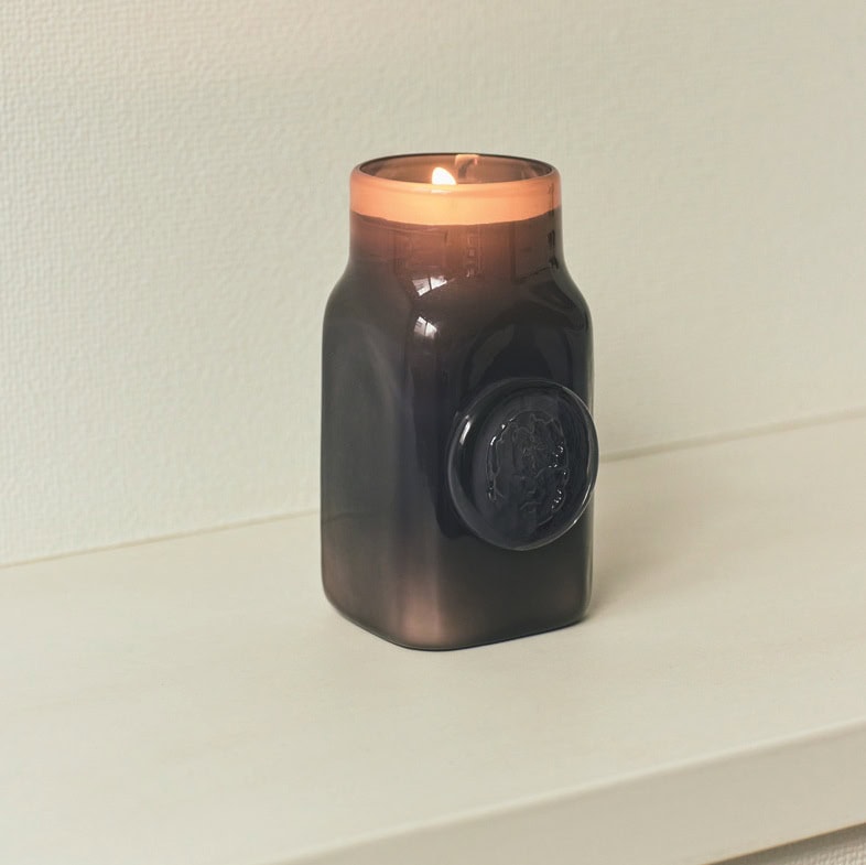 ボトルの色に惹かれて購入したキュリオノワールのキャンドル