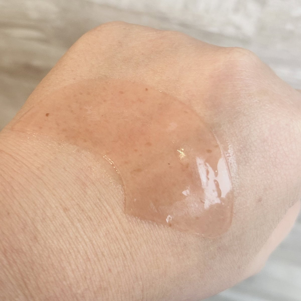 ピンクの粒がブルガリアンローズの花ビラ。ほのかにローズの香りも！