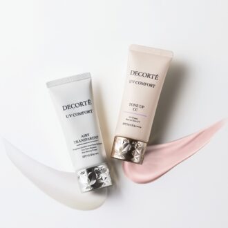 右：UV コンフォート トーンアップCC 10 ラベンダーローズ SPF50+･PA++++ 30mL 4950円 左：UV コンフォート エアリートランスペアレント SPF45・PA+++ UV耐水性★★ 30mL 4950円