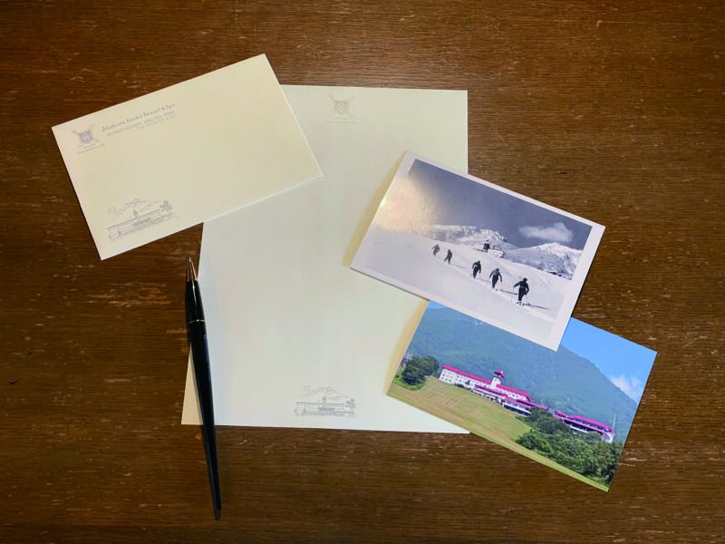 「赤倉観光ホテル」のロビーに設置されているレターセット