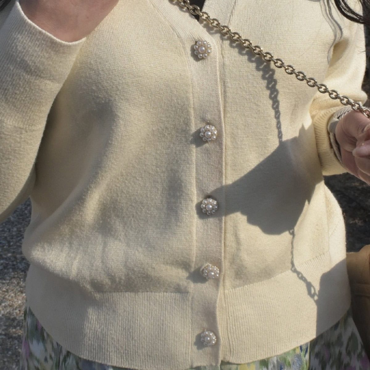 パールで花型のカーディガン