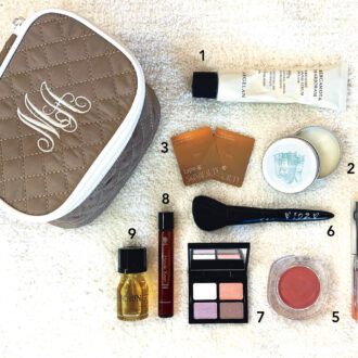1.「アルジェラン」のハンドクリーム。2.「ラシャトン」の漢方バーム。3.「リポシー ビューティ」の使い切り美容液。4.「ESS」の美容液は潤いとハリ。5.「ビオールオーガニクス」のチークで血色を。6.「yUKI TAKESHIMA」のメイクブラシ。7.「AINOKI MEBUKI」のアイシャドウ。8.「ニフ」のヒノキのロールオン。9.「アスティエドヴィラッド　パルファン」は白檀×スパイシーな香りをレイヤードに。