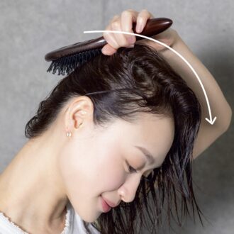 2．下から上にブラッシングする