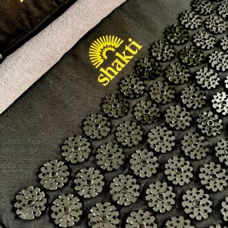 【体験レポ】「刺激の向こうの爽快感！」40代美容担当が話題の【シャクティマット】をお試し！ その効果を本音で紹介！