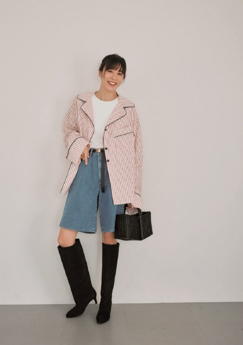 ビッグなパジャマシャツをジャケット感覚で羽織って