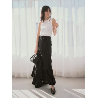 【40代ファッション】大人にオススメ！差をつけるシンプルスタイルなら「モノトーンレイヤードコーデ」