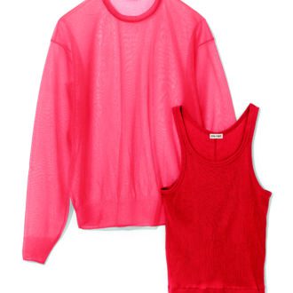 プルオーバー3万7400円、リブタンクトップ1万2100円（ともにアンスクリア／アマン）