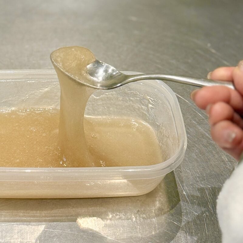 ③温まったらまた混ぜる。ここで一気にモチモチしてくる！しっかり混ぜる。 そしてほら、さっき残ってたダマがなくなってるのだ！！