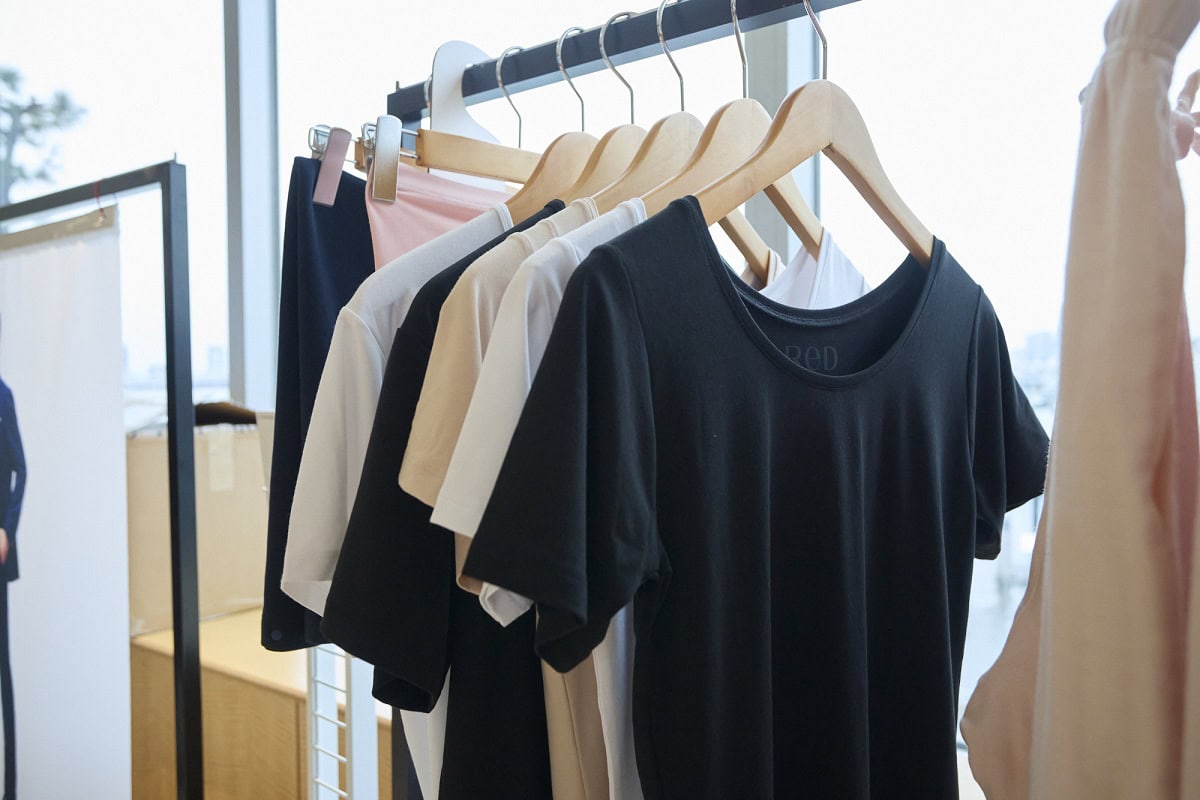 リカバリーウェアブランド「ReD」のウェア展示