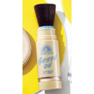 アネッサ パーフェクトUV ブラッシュオンパウダー SPF50＋・PA++++ UV耐水性★ 3498円〈編集部調べ〉（資生堂）