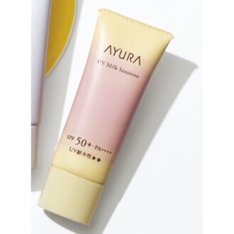 UVミルク センシティブｔ［医薬部外品］SPF50+・PA++++ UV耐水性★★ 30g 3080円（アユーラ）※3月19日発売