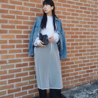 “シアーワンピ重ね”でいっきに春めく