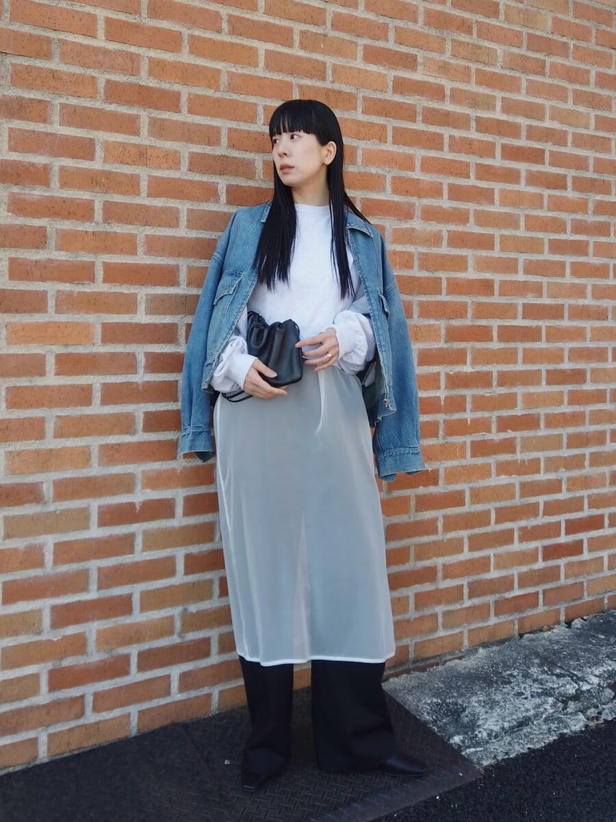 “シアーワンピ重ね”でいっきに春めく