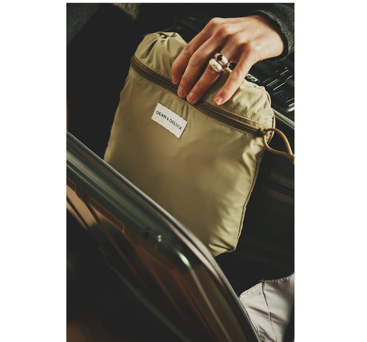 パッカブル使用。普段のバッグやスーツケースにインしてお出かけのお供に。